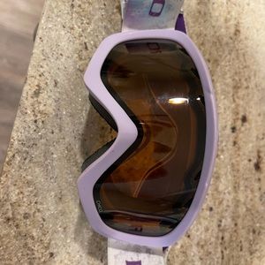 Girls ski goggles frozen theme on the strap